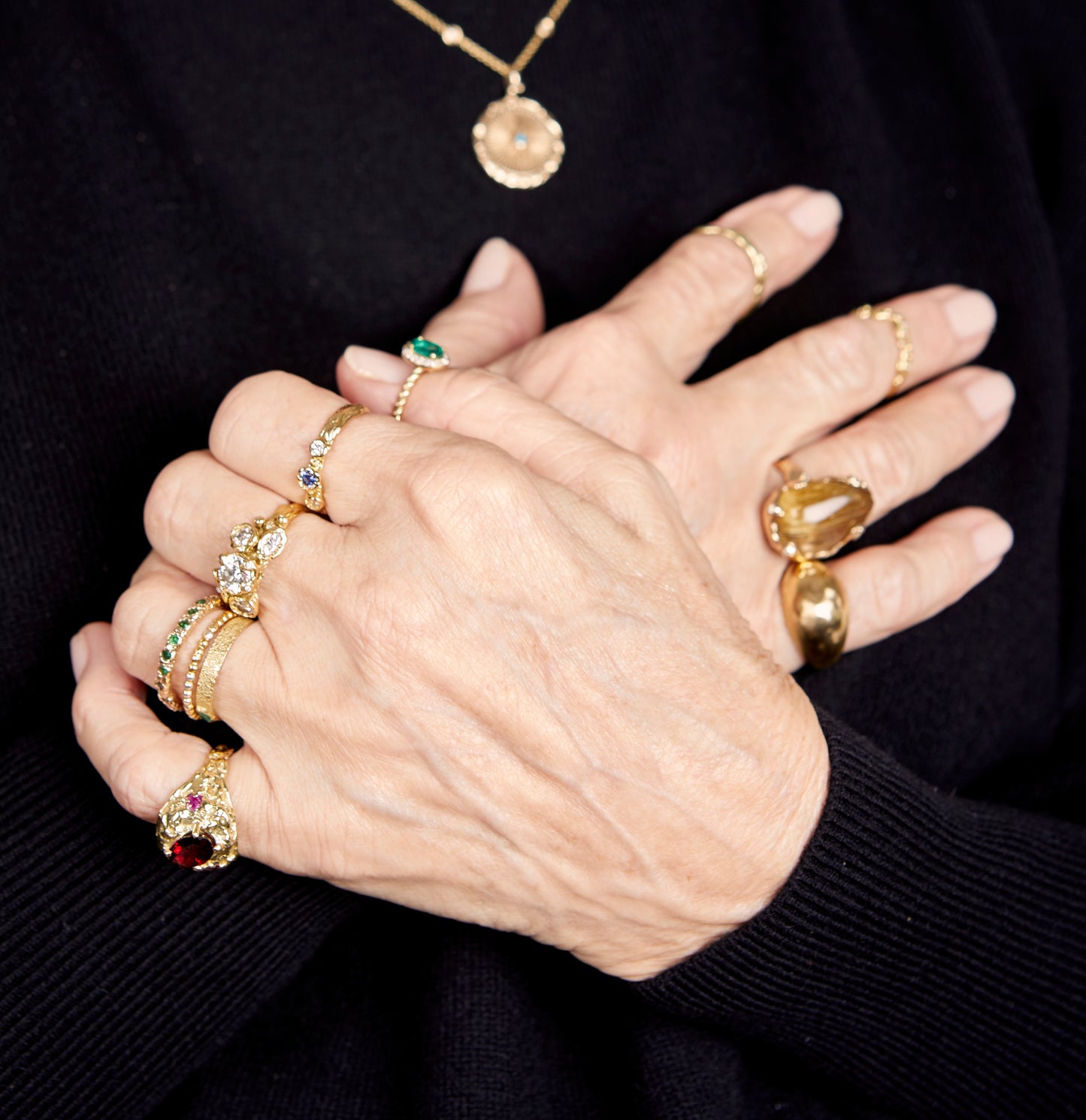 Iris, 18 carat yellow gold set with emerald and natural white diamonds
